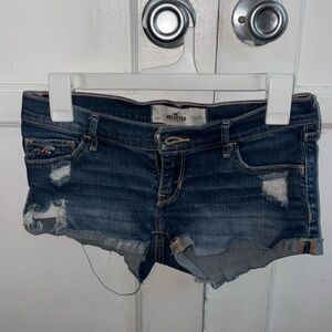 Hollister Low Rise Jean Shorts / Ripped Jean Shorts